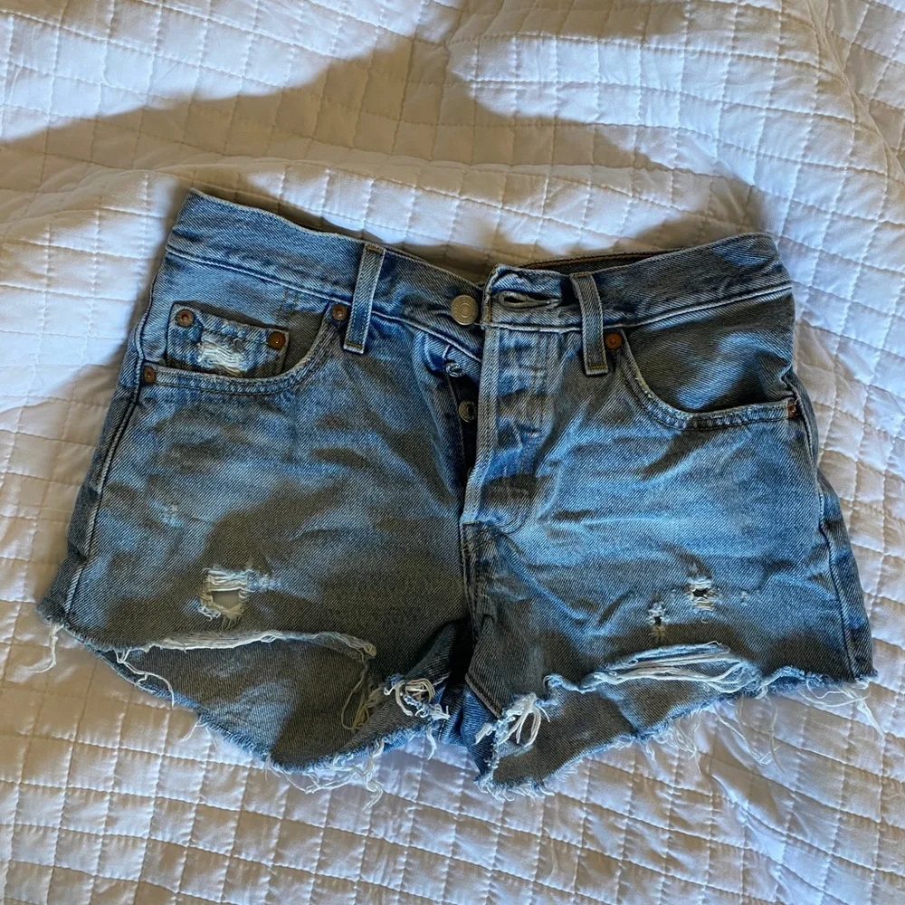 Levi’s 501 short - size 25 - light wash - Picture 2 of 5